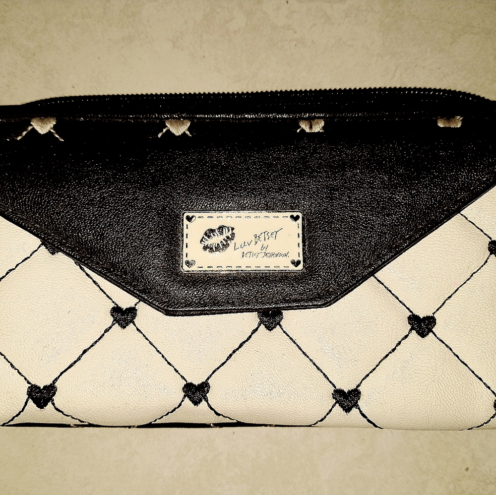 Luv betsey quilted wallet